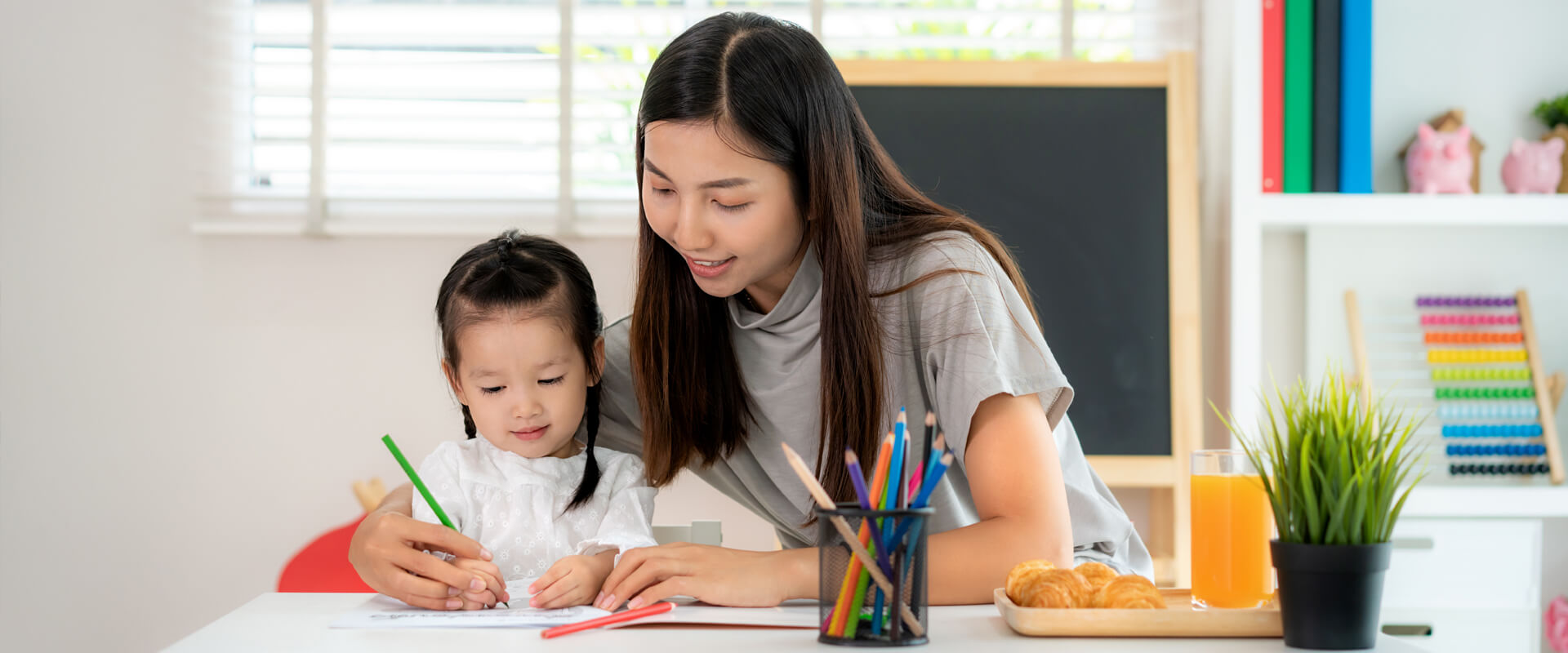 HOMESCHOOLING VS. TRADITIONAL SCHOOLING A MOMS GUIDE TO CHOOSING THE BEST LEARNING SETUP